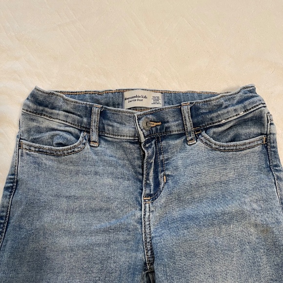 Abercrombie Kids faded jeans Low Rise Boot Size: 11/12 Long - Picture 4 of 6